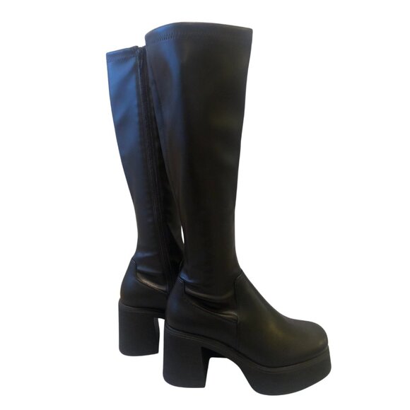 Steve Madden Shoes - Steve Madden, Black platform sole knee boot, size 8.5 US